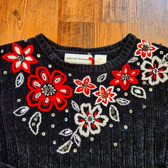 💮🌹Vintage 00's Embroidered Chenille Sweater💋❣️ - Picture 3 of 9